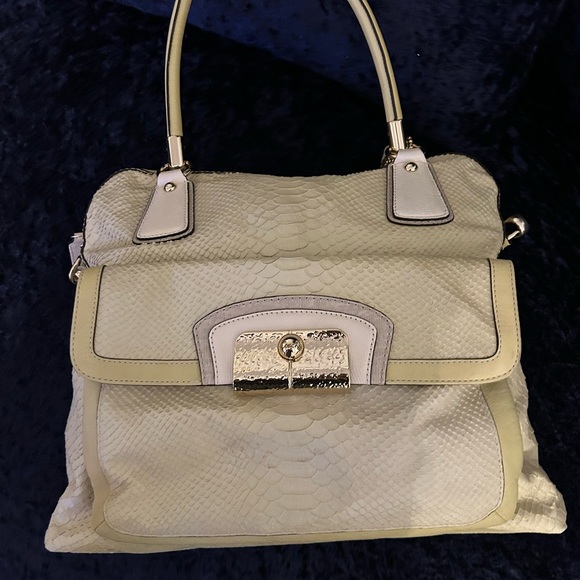 Gorgeous Coach exclusive collection that is in Excellent condition. - Picture 3 of 17
